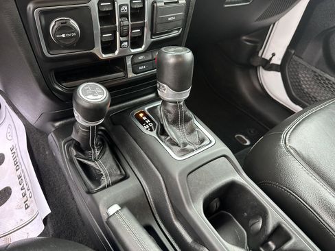 Used 2023 Jeep Wrangler Unlimited Sahara w/ Cold Weather Group AWD/4WD image 31