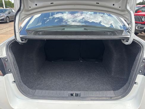 Used 2025 Nissan Versa SV FWD image 29