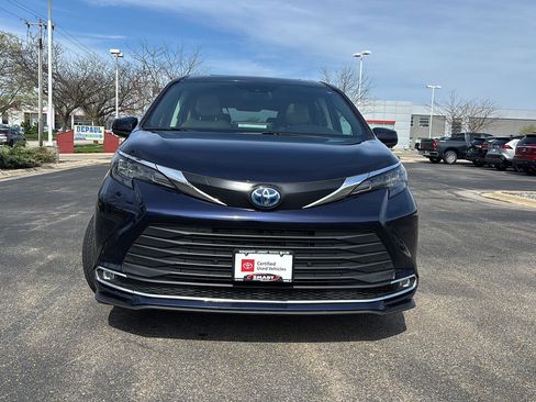 Used 2024 Toyota Sienna XLE image 6