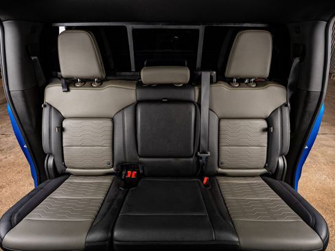 Used 2022 Chevrolet Silverado 1500 ZR2 w/ Technology Package image 34