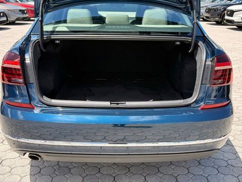 Used 2018 Volkswagen Passat 2.0T SE w/ SE Lighting Package FWD image 18