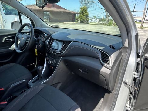 Used 2017 Chevrolet Trax LS FWD image 14