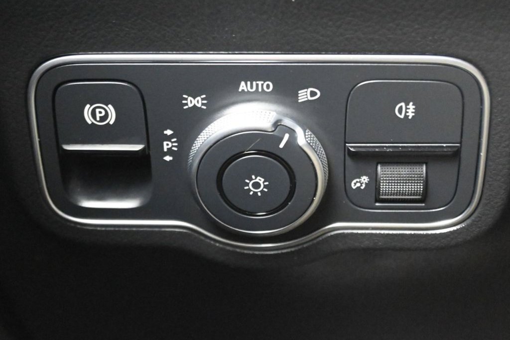 Used 2022 Mercedes-Benz GLA 250 4MATIC image 37