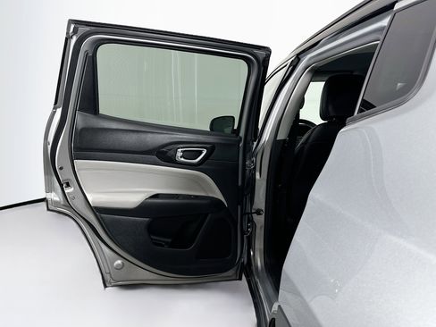 Used 2022 Jeep Compass Limited image 26