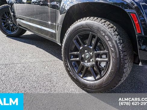 Used 2024 Land Rover Defender 90 X-Dynamic SE image 15