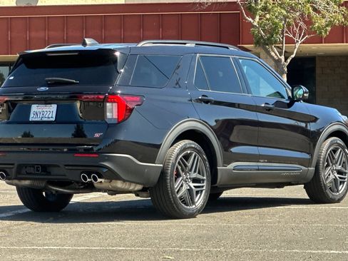 Certified 2025 Ford Explorer ST AWD/4WD image 3