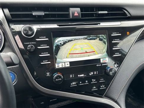 Used 2020 Toyota Camry XLE image 25