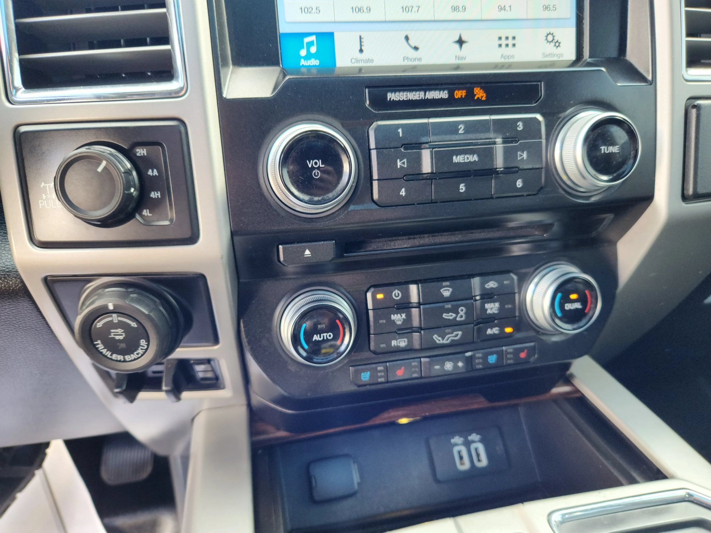 Used 2016 Ford F150 Lariat w/ Equipment Group 502A Luxury AWD/4WD image 14