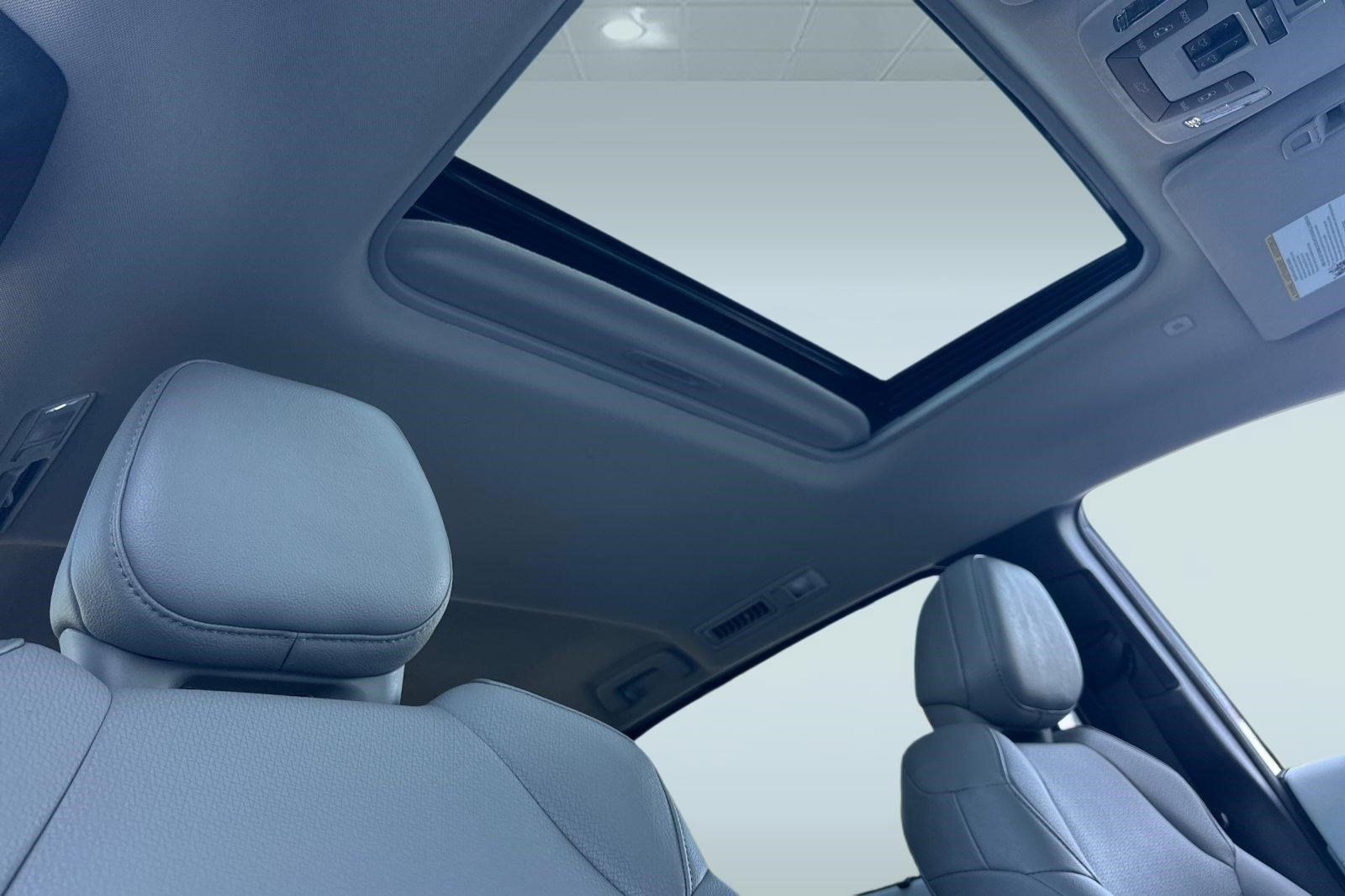 Used 2026 Toyota Sienna XLE FWD image 24