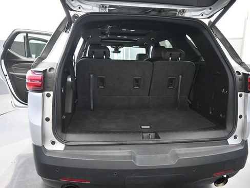 Used 2022 Chevrolet Traverse LT w/ LT Premium Package FWD image 8