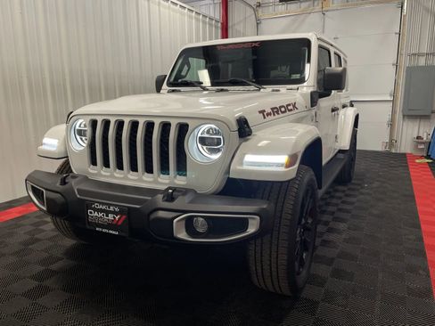 Used 2021 Jeep Wrangler Unlimited Sahara w/ Cold Weather Group AWD/4WD image 12