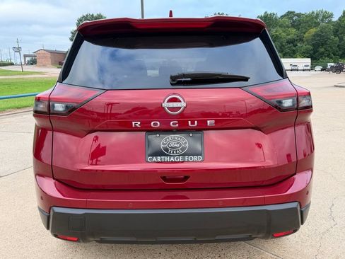 Used 2025 Nissan Rogue SV FWD image 4