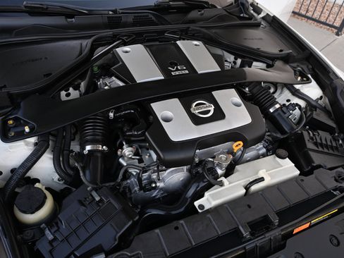 Used 2010 Nissan 370Z Coupe image 31