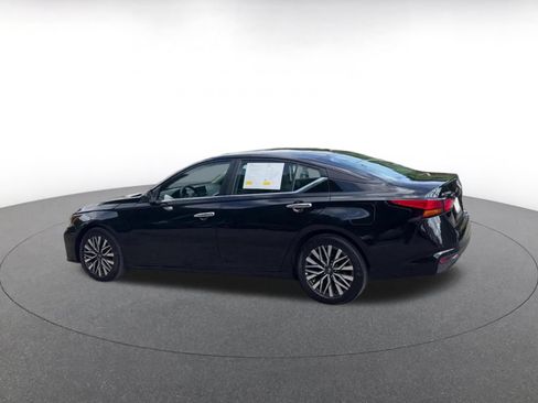 Used 2025 Nissan Altima 2.5 SV FWD image 10