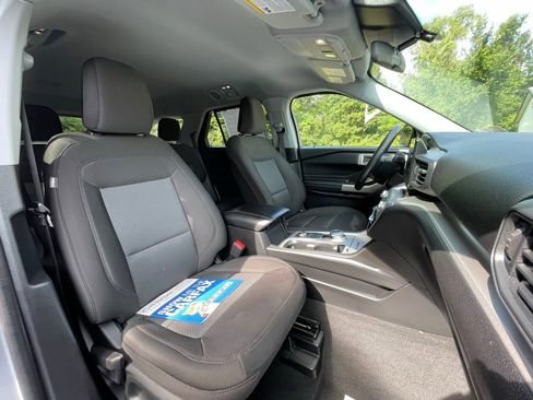 Used 2022 Ford Explorer XLT image 12