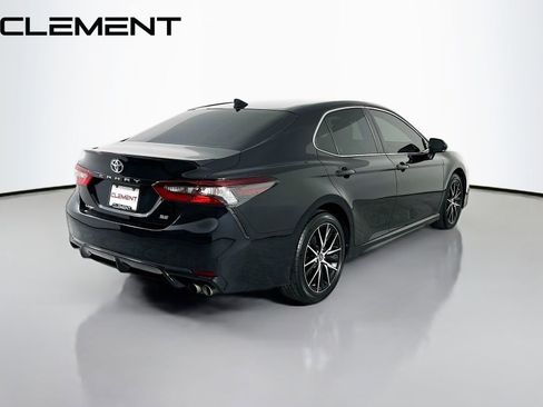Used 2023 Toyota Camry SE image 6