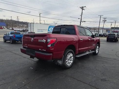 Used 2021 Nissan Titan SL w/ Moonroof Package image 9