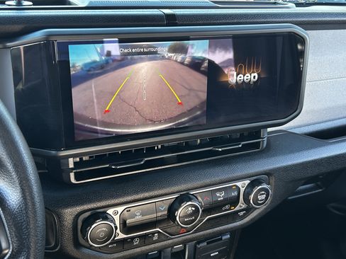 Used 2025 Jeep Wrangler Sport image 27