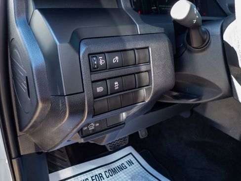 Used 2025 Toyota Tacoma SR image 17