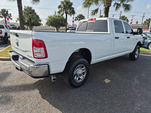 Used 2024 RAM 2500 Tradesman w/ Chrome Appearance Group AWD/4WD image 5