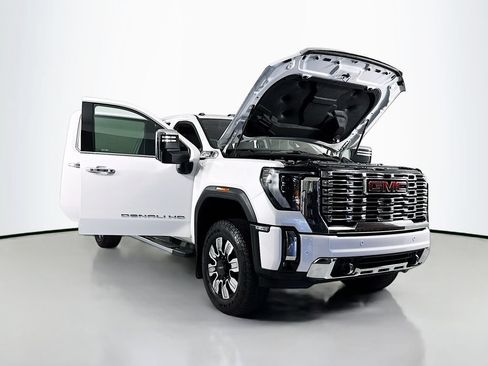 Used 2024 GMC Sierra 3500 Denali w/ Technology Package AWD/4WD image 17