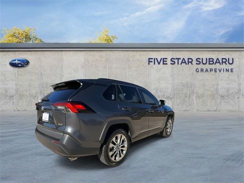 Used 2021 Toyota RAV4 XLE Premium image 8