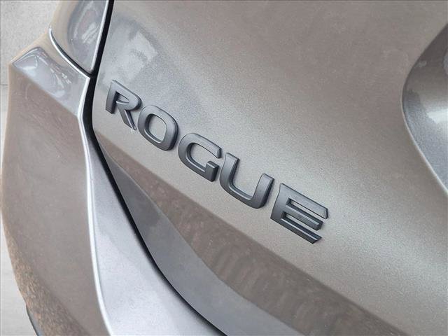 Used 2018 Nissan Rogue SV FWD image 11