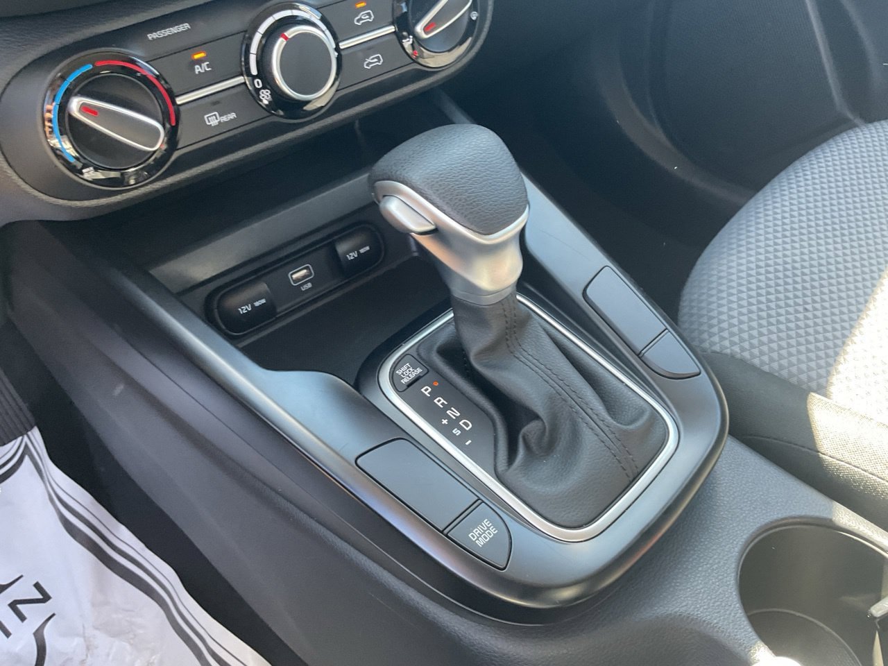 Used 2025 Kia Soul LX w/ LX Technology Package FWD image 26