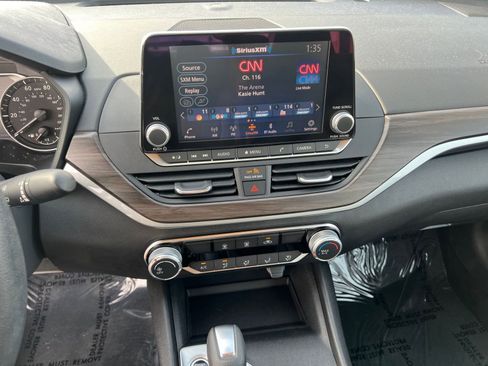 Used 2025 Nissan Altima 2.5 SV image 21
