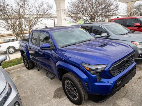Used 2025 Toyota Tacoma TRD Sport image 5