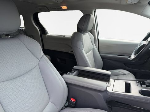 Used 2024 Toyota Sienna Limited AWD/4WD image 25