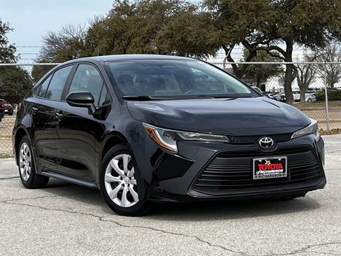 Used 2024 Toyota Corolla LE image 2