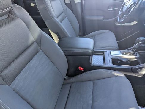 Certified 2022 Nissan Frontier SV image 16