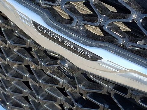 Used 2024 Chrysler Pacifica Touring-L image 30