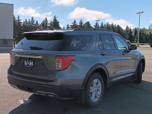 Used 2022 Ford Explorer XLT w/ Equipment Group 202A AWD/4WD image 30