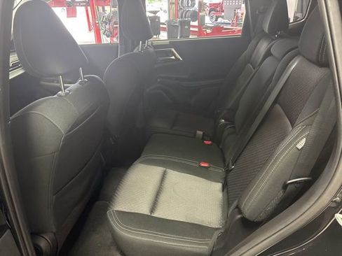 Used 2024 Mitsubishi Outlander ES FWD image 12