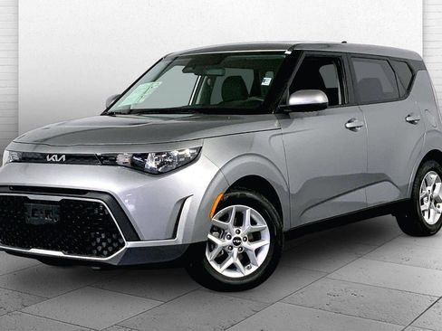 Used 2025 Kia Soul LX image 12
