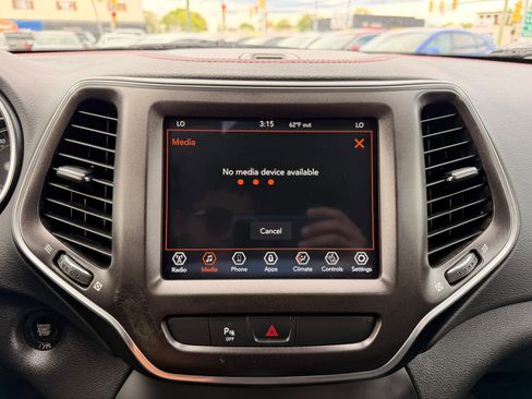 Used 2020 Jeep Cherokee Trailhawk w/ Comfort/Convenience Group AWD/4WD image 37