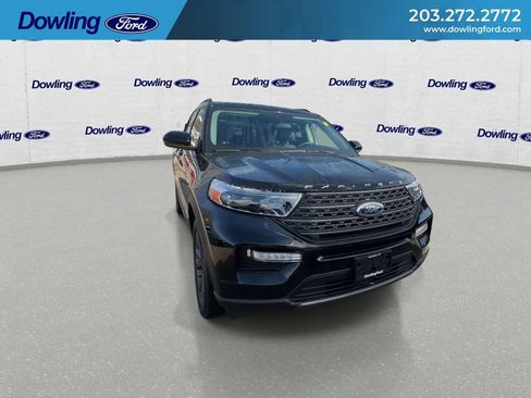 Used 2022 Ford Explorer XLT w/ Equipment Group 202A image 5