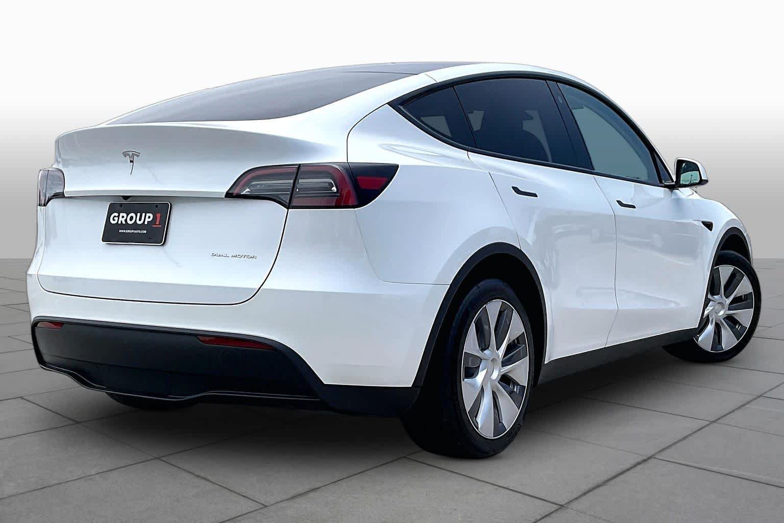 Used 2023 Tesla Model Y Long Range AWD/4WD image 12