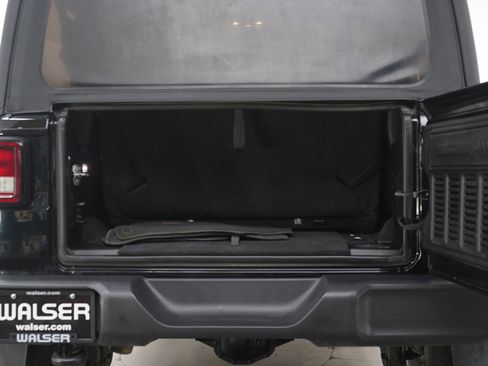 Used 2019 Jeep Wrangler Sport AWD/4WD image 9