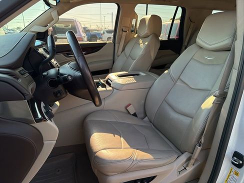 Used 2016 Cadillac Escalade Luxury image 39