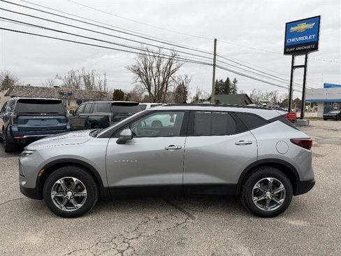 Used 2024 Chevrolet Blazer LT w/ Convenience Package image 3