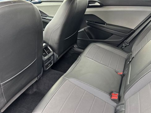 Used 2022 Volkswagen Taos SE image 12