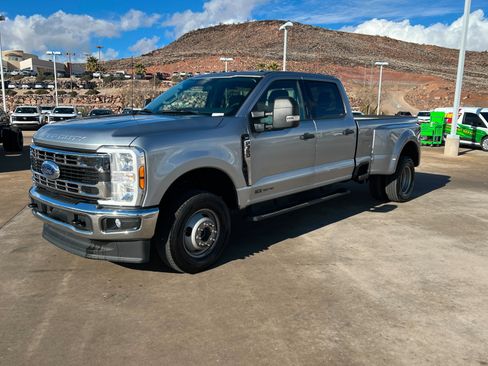 Used 2024 Ford F350 XLT image 1