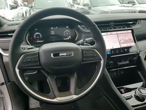 New 2025 Jeep Grand Cherokee Limited w/ Black Appearance Package image 37