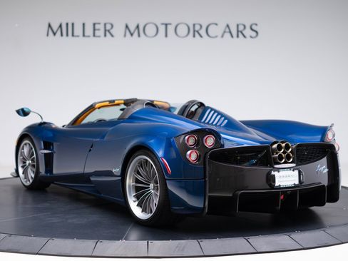 Used 2017 Pagani Huayra image 3