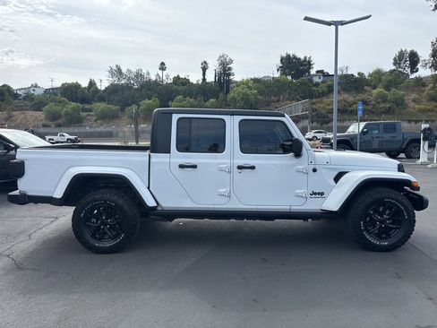 Used 2021 Jeep Gladiator Sport image 9