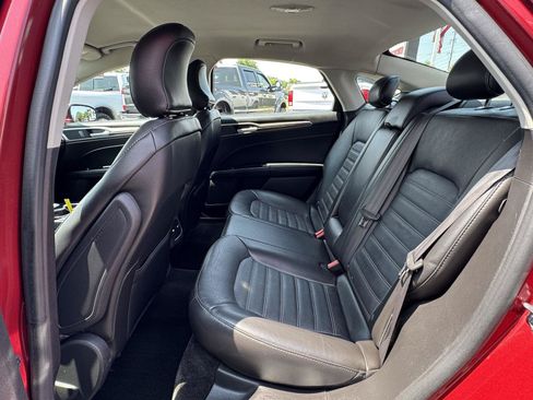 Used 2015 Ford Fusion SE w/ Equipment Group 202A FWD image 30
