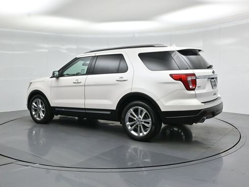 Certified 2018 Ford Explorer XLT w/ Equipment Group 202A image 7